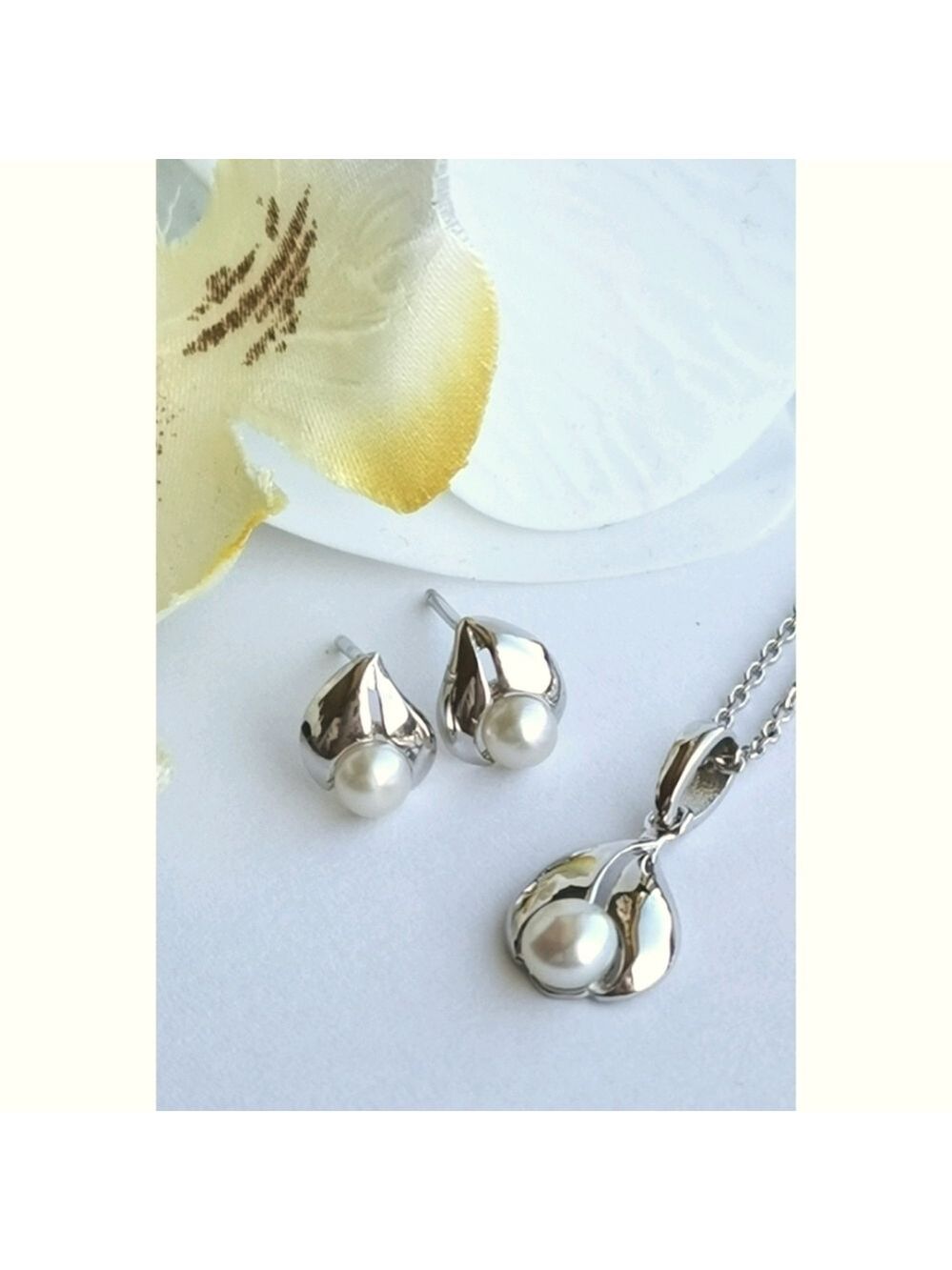 Nwt Sterling Silver pearl necklace earring set